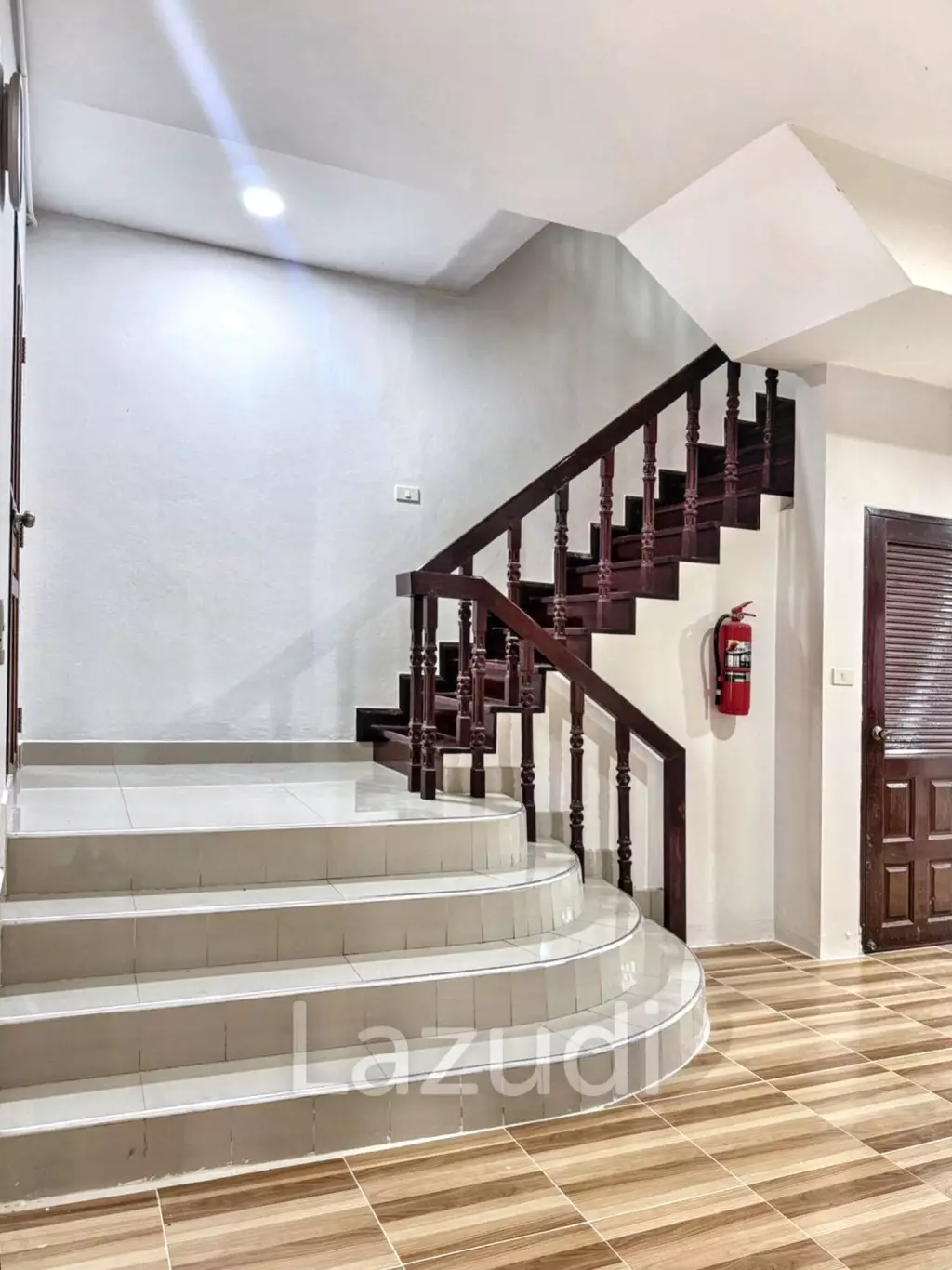 4 Bedroom 6 Bathroom 28 Sq.w Leo Classic Place