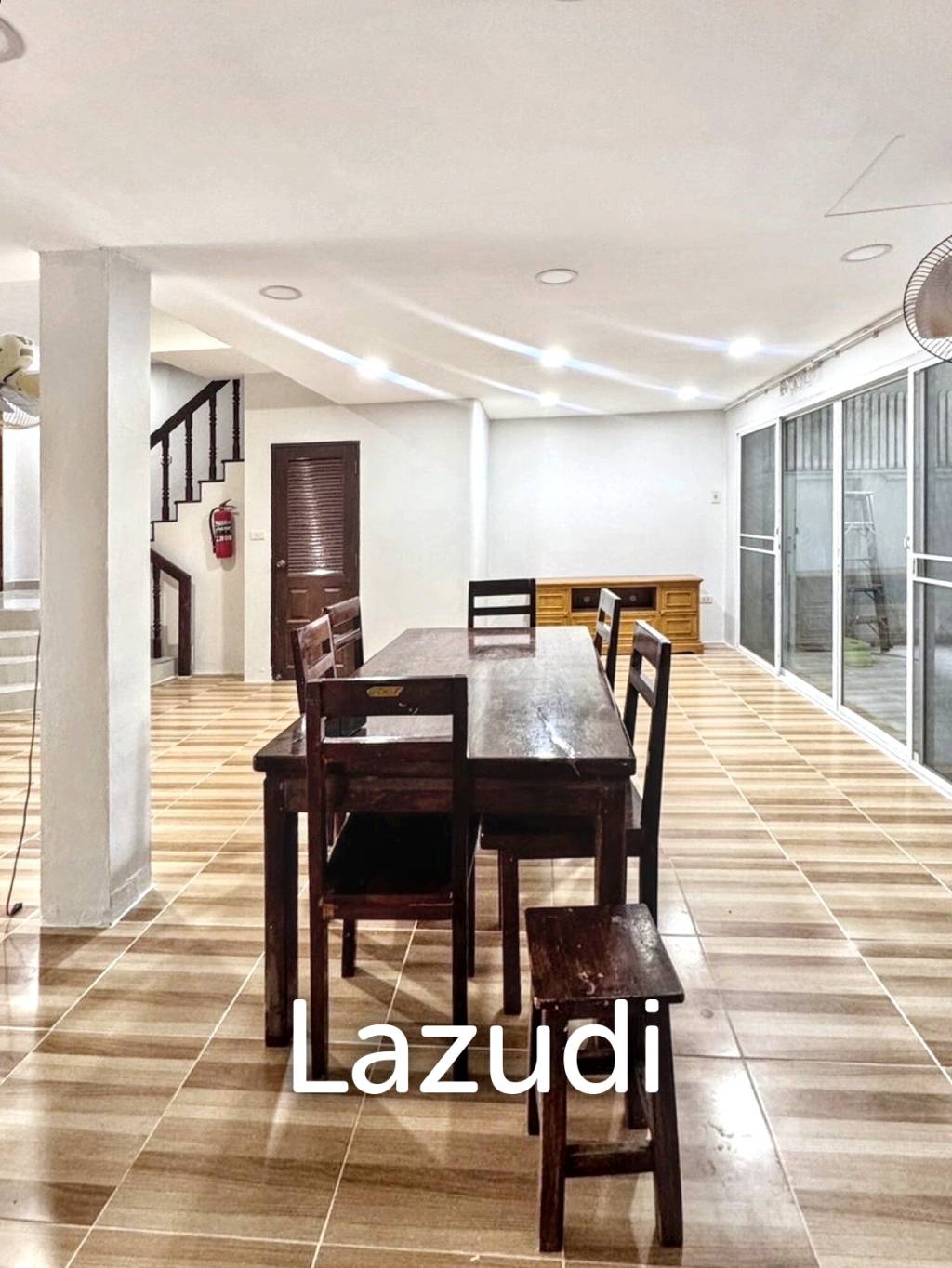 4 Bedroom 6 Bathroom 28 Sq.w Leo Classic Place