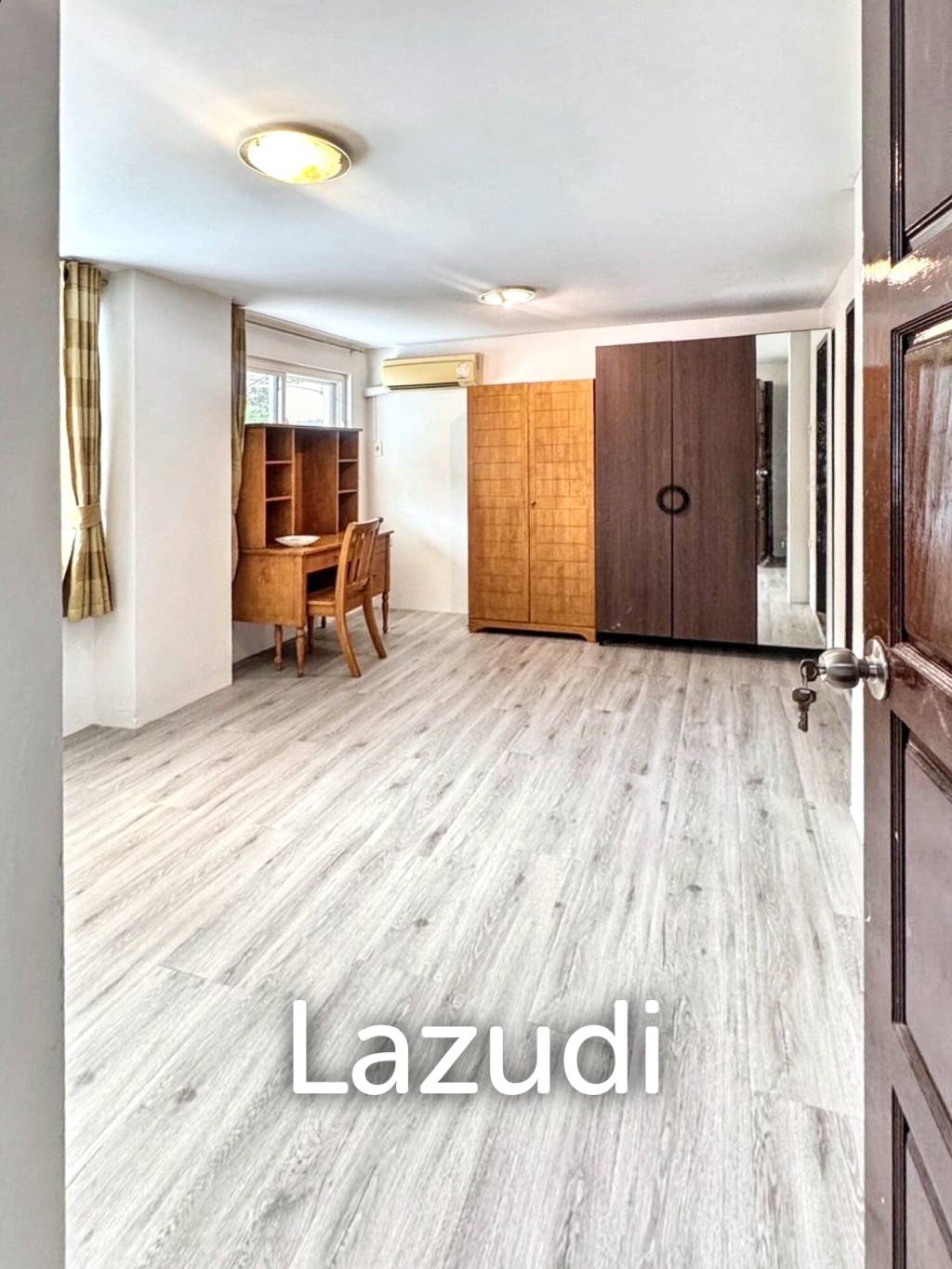 4 Bedroom 6 Bathroom 28 Sq.w Leo Classic Place