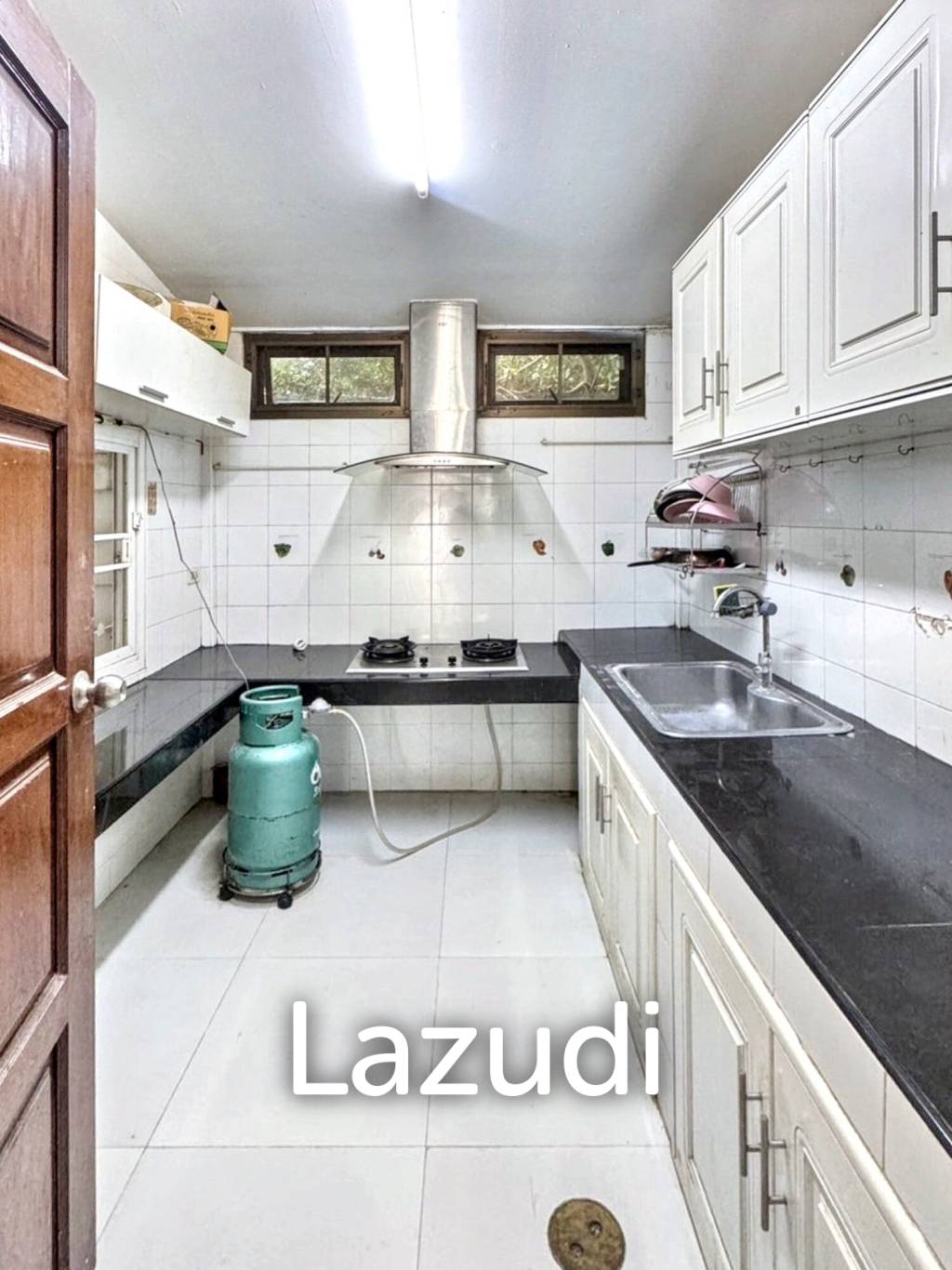 4 Bedroom 6 Bathroom 28 Sq.w Leo Classic Place