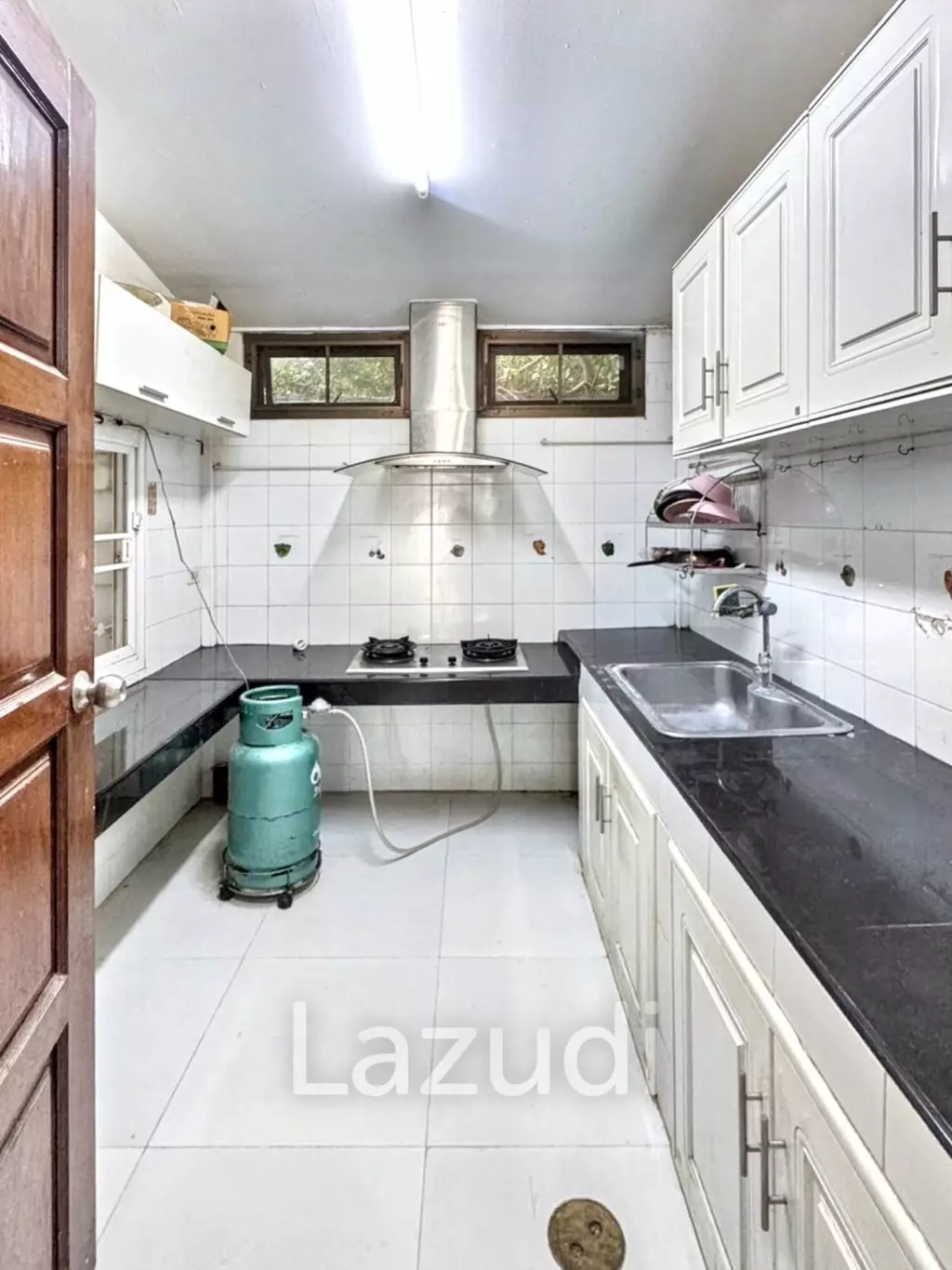 4 Bedroom 6 Bathroom 28 Sq.w Leo Classic Place