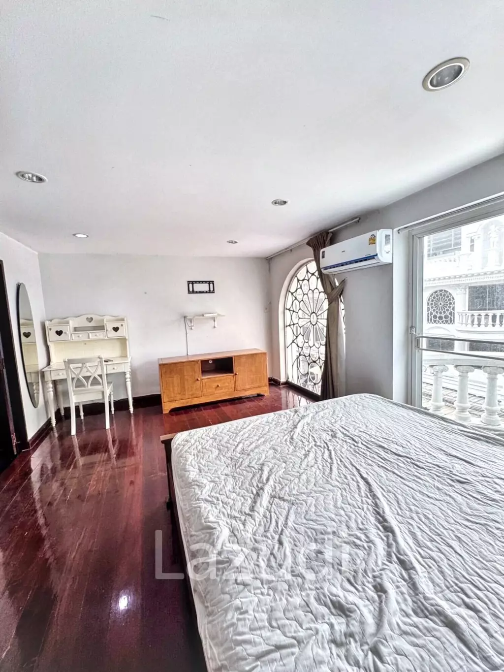 4 Bedroom 6 Bathroom 28 Sq.w Leo Classic Place