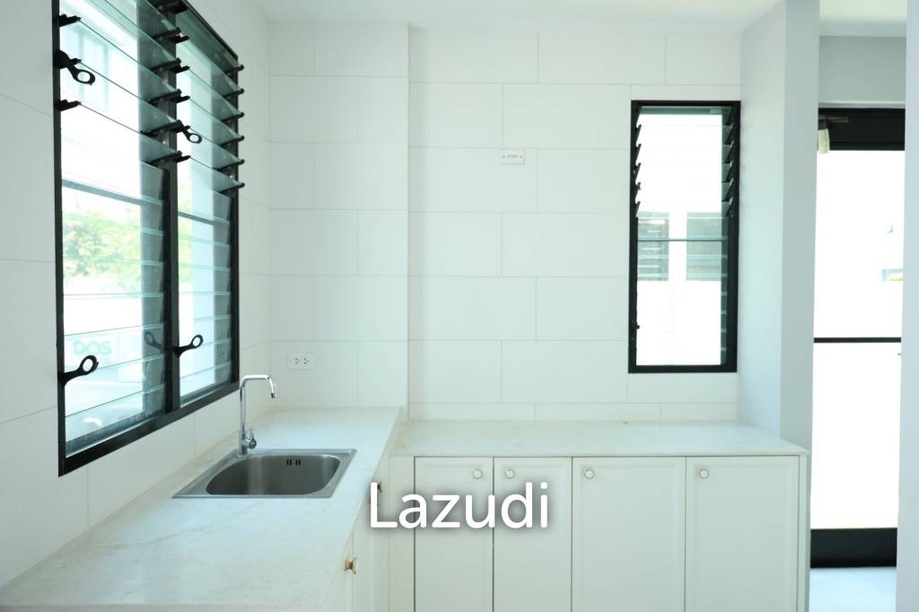 5 bed 6 bath 449 SQ.M for rent with private pool