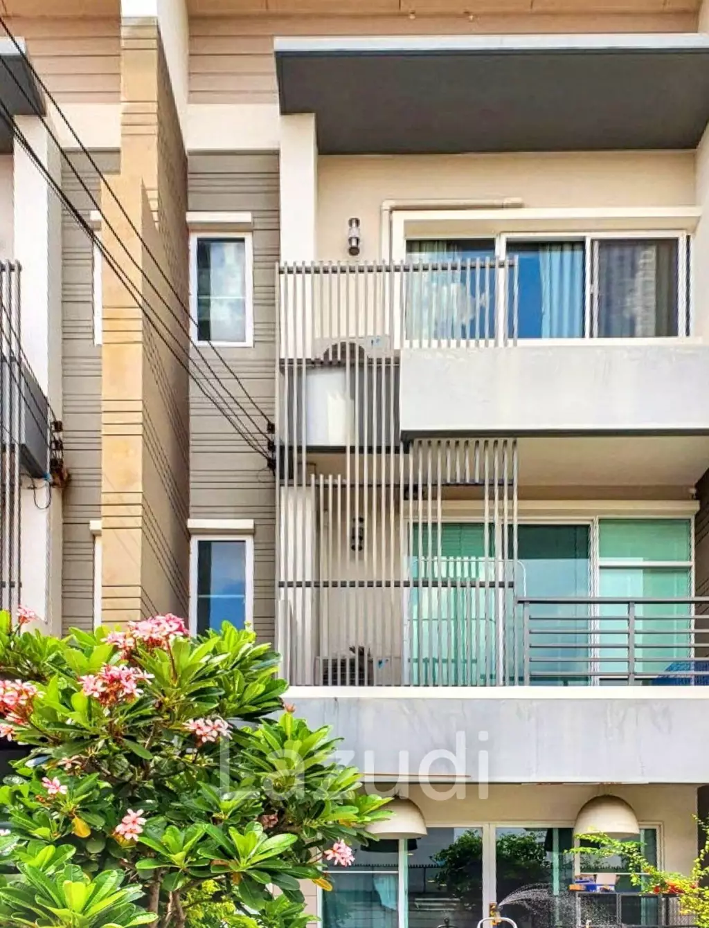 3 Bed 3 Bath 162 SQ.M At Town Avenue Rama9