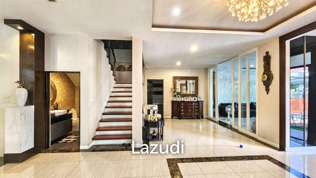 Family-Friendly Villa at Sukhumvit, Phrom Pong, Bangkok