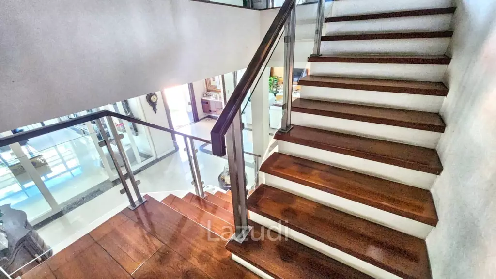 Family-Friendly Villa at Sukhumvit, Phrom Pong, Bangkok