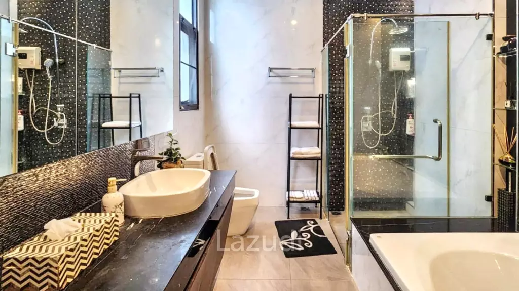 Family-Friendly Villa at Sukhumvit, Phrom Pong, Bangkok