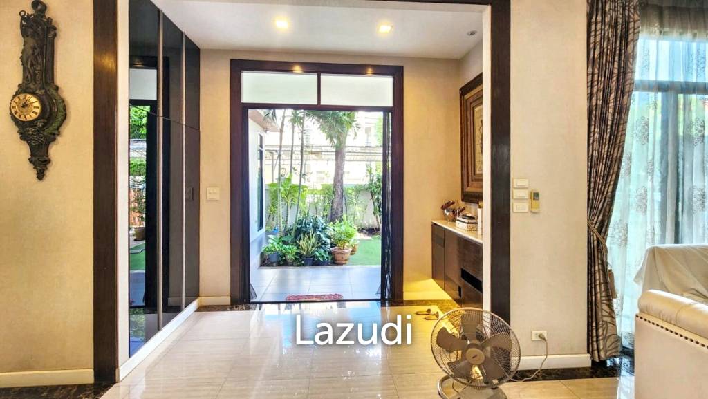 Family-Friendly Villa at Sukhumvit, Phrom Pong, Bangkok