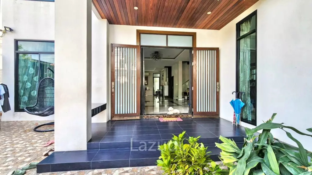 Family-Friendly Villa at Sukhumvit, Phrom Pong, Bangkok
