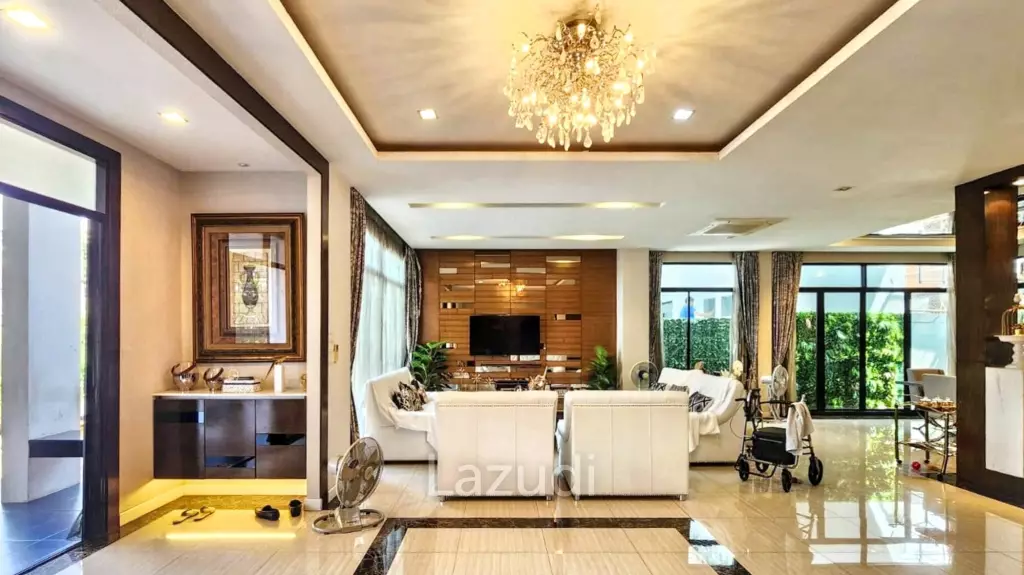 Family-Friendly Villa at Sukhumvit, Phrom Pong, Bangkok