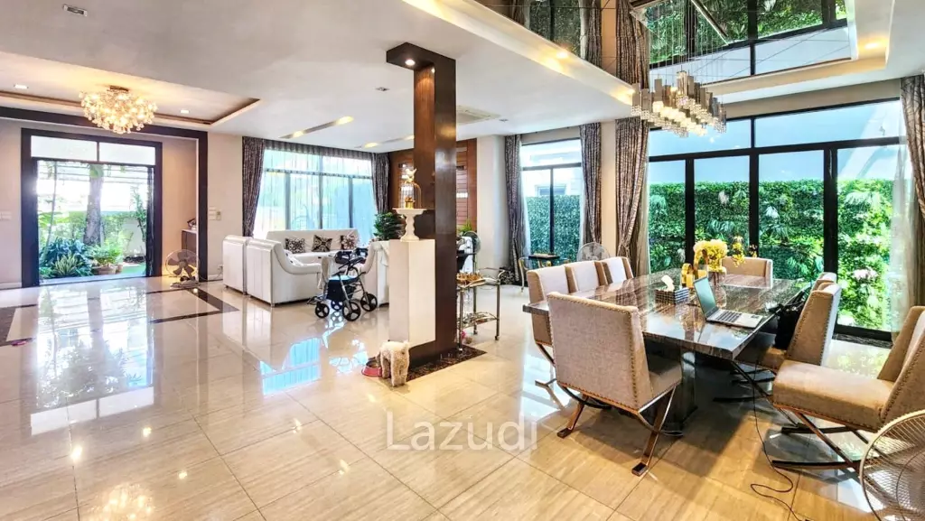 Family-Friendly Villa at Sukhumvit, Phrom Pong, Bangkok