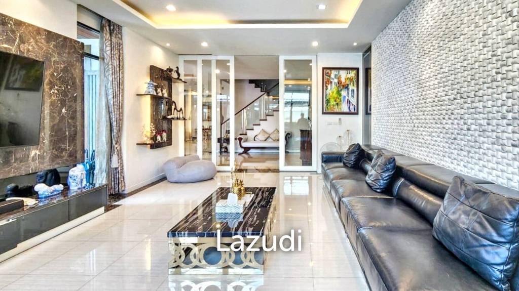 Family-Friendly Villa at Sukhumvit, Phrom Pong, Bangkok