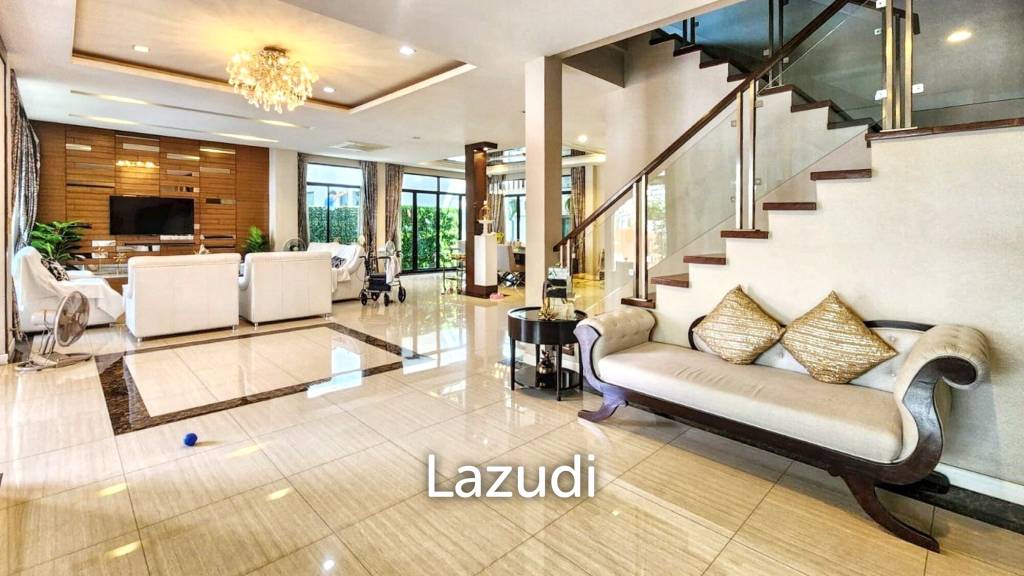 Family-Friendly Villa at Sukhumvit, Phrom Pong, Bangkok