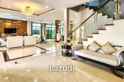 Family-Friendly Villa at Sukhumvit, Phrom Pong, Bangkok