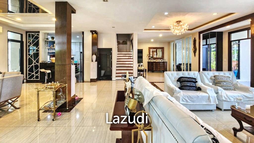 Family-Friendly Villa at Sukhumvit, Phrom Pong, Bangkok