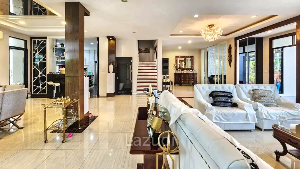 Family-Friendly Villa at Sukhumvit, Phrom Pong, Bangkok