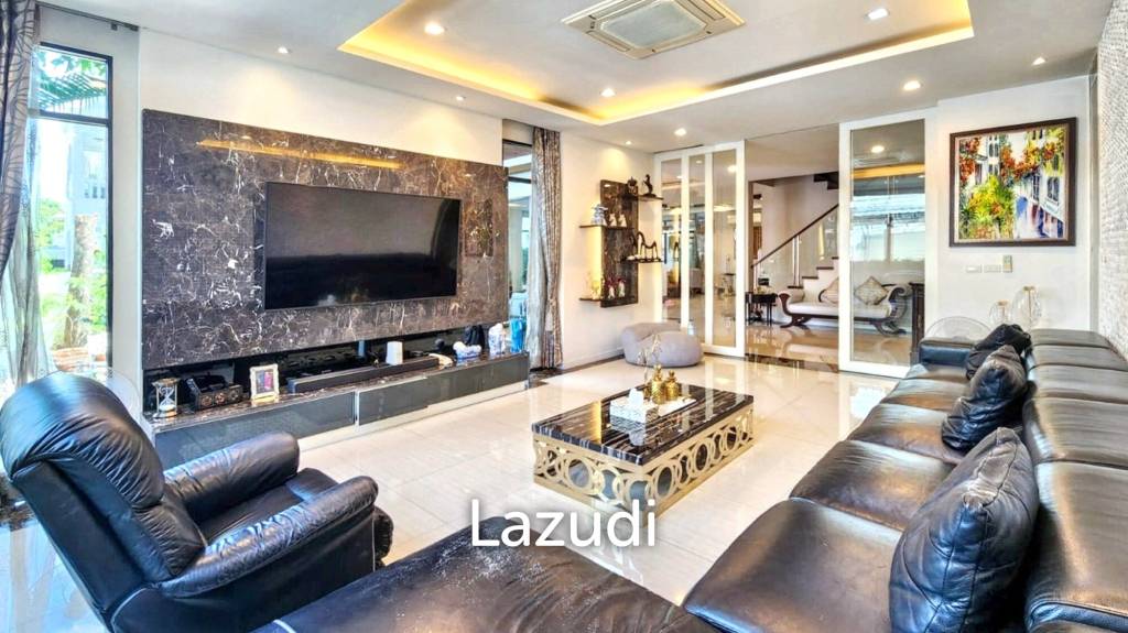 Family-Friendly Villa at Sukhumvit, Phrom Pong, Bangkok