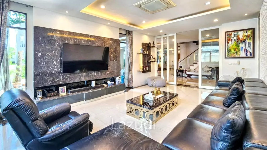 Family-Friendly Villa at Sukhumvit, Phrom Pong, Bangkok