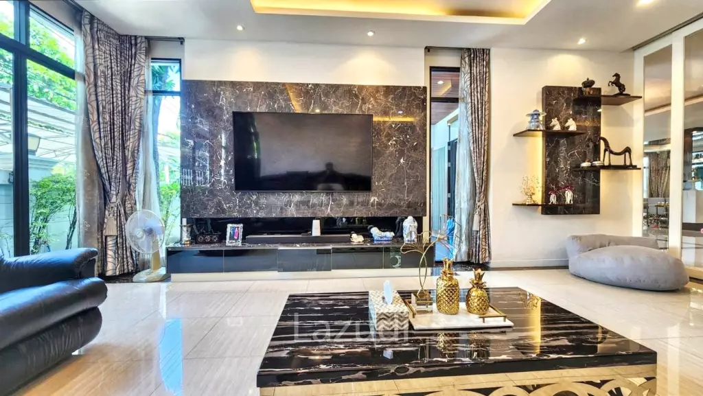 Family-Friendly Villa at Sukhumvit, Phrom Pong, Bangkok