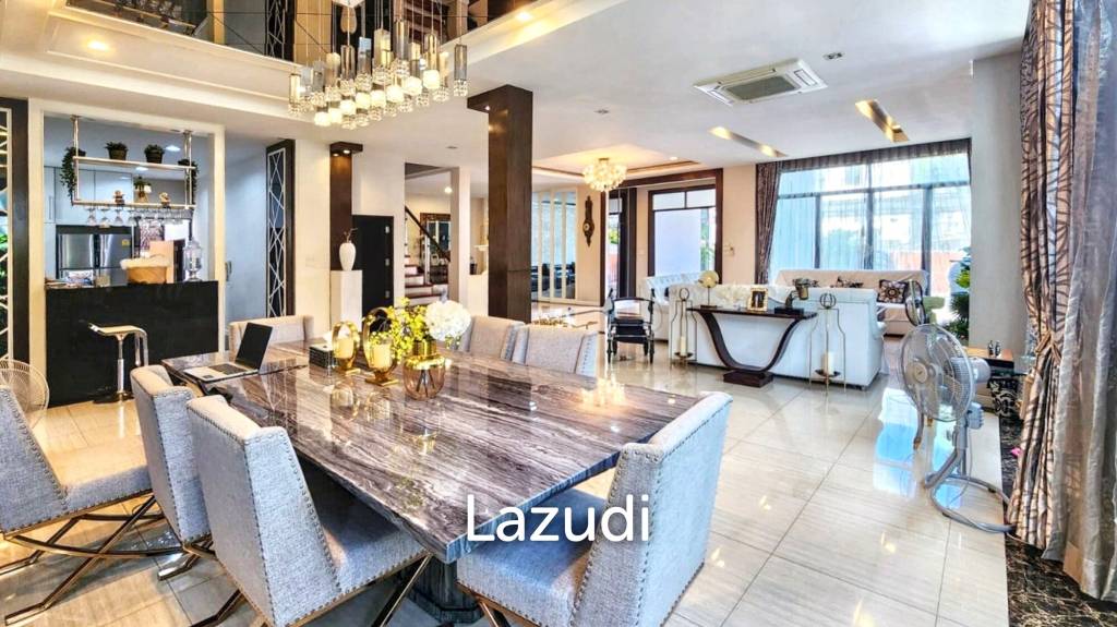 Family-Friendly Villa at Sukhumvit, Phrom Pong, Bangkok