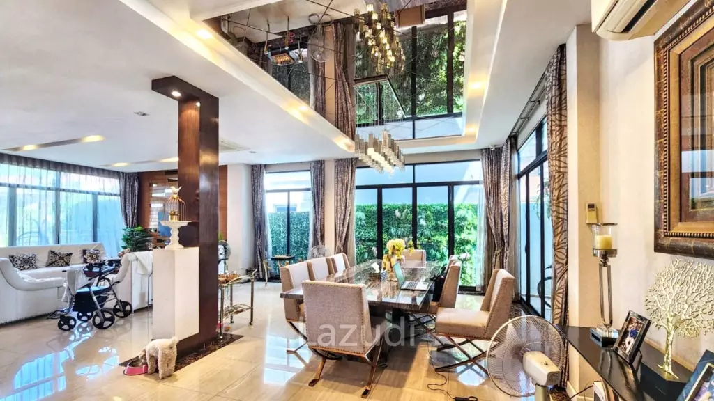 Family-Friendly Villa at Sukhumvit, Phrom Pong, Bangkok