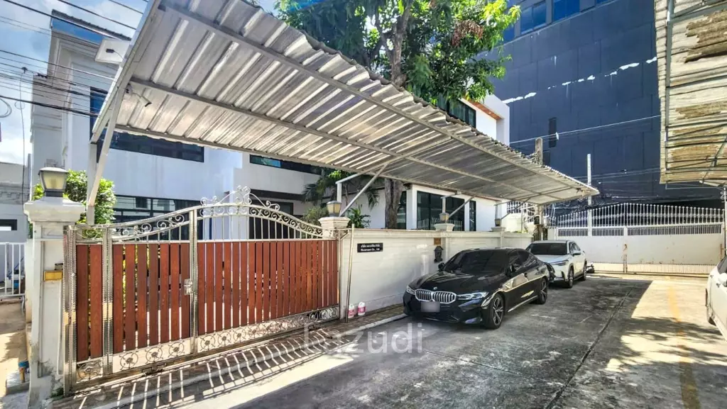 Family-Friendly Villa at Sukhumvit, Phrom Pong, Bangkok