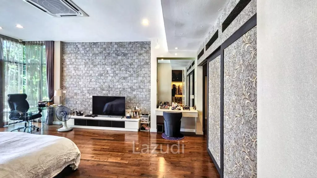 Family-Friendly Villa at Sukhumvit, Phrom Pong, Bangkok