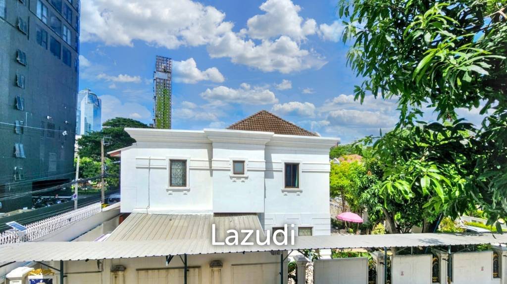 Family-Friendly Villa at Sukhumvit, Phrom Pong, Bangkok