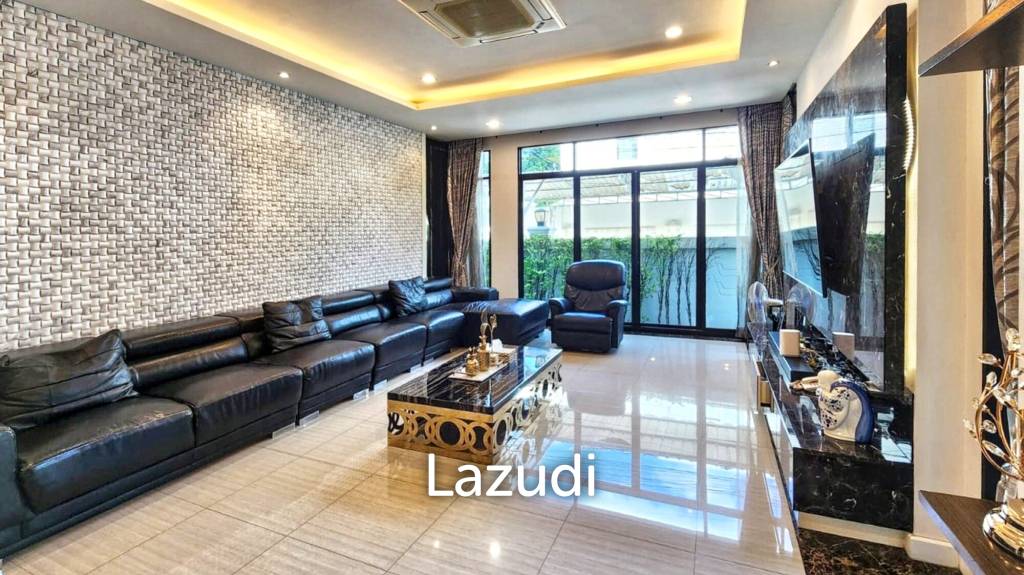 Family-Friendly Villa at Sukhumvit, Phrom Pong, Bangkok