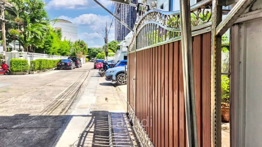 Family-Friendly Villa at Sukhumvit, Phrom Pong, Bangkok