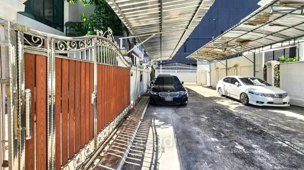 Family-Friendly Villa at Sukhumvit, Phrom Pong, Bangkok