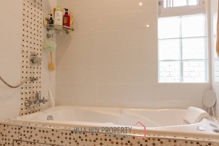 GROVE RESIDENCE HUA HIN : Luxurious 5-Bedroom Villa with quality furnished