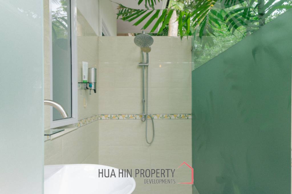 GROVE RESIDENCE HUA HIN : Luxurious 5-Bedroom Villa with quality furnished