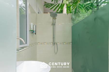 GROVE RESIDENCE HUA HIN : Luxurious 5-Bedroom Villa with quality furnished