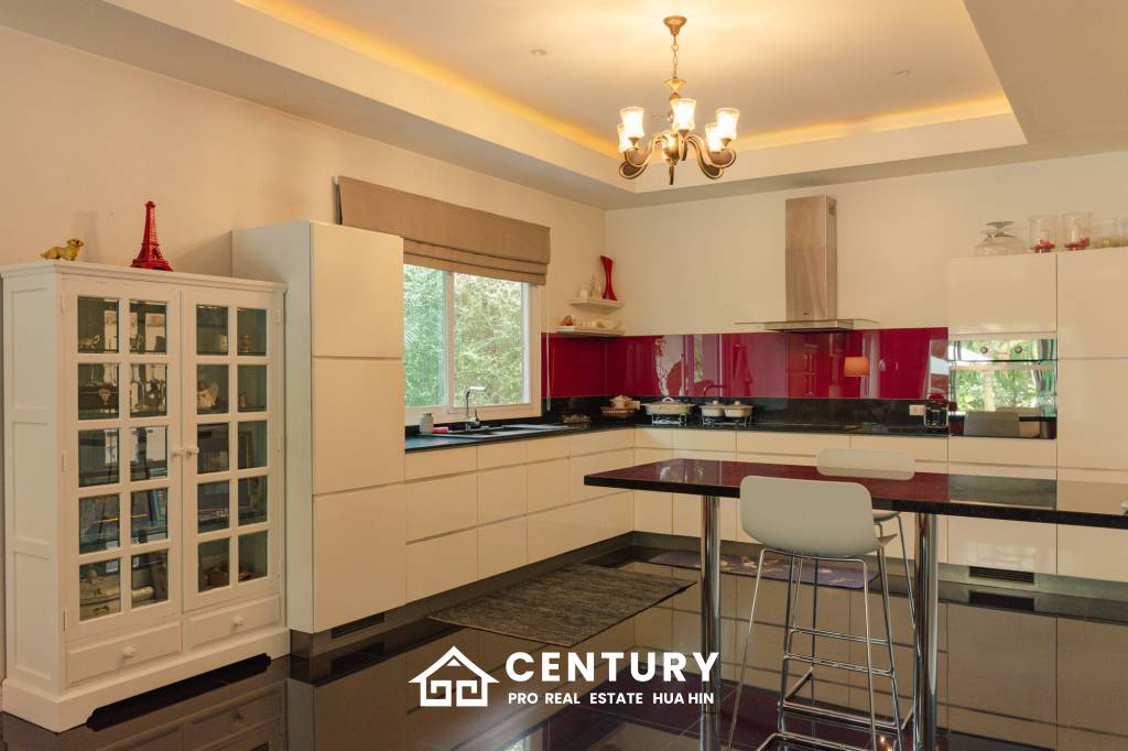 GROVE RESIDENCE HUA HIN : Luxurious 5-Bedroom Villa with quality furnished