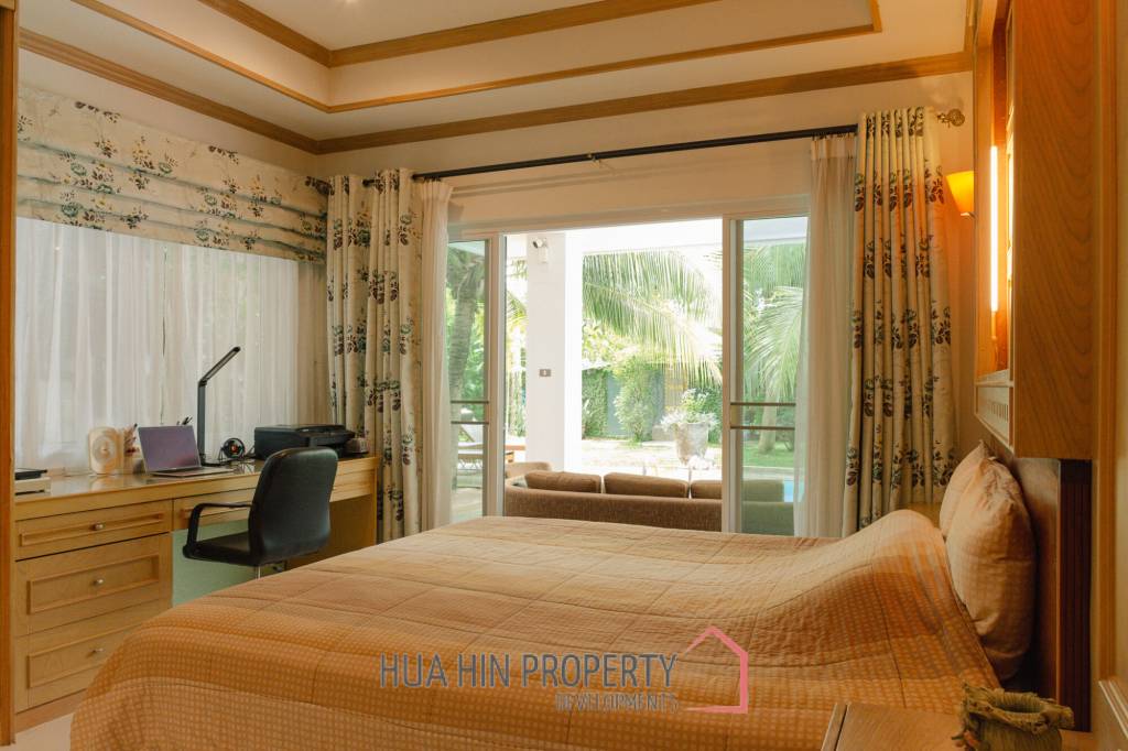 GROVE RESIDENCE HUA HIN : Luxurious 5-Bedroom Villa with quality furnished