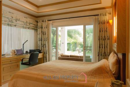 GROVE RESIDENCE HUA HIN : Luxurious 5-Bedroom Villa with quality furnished