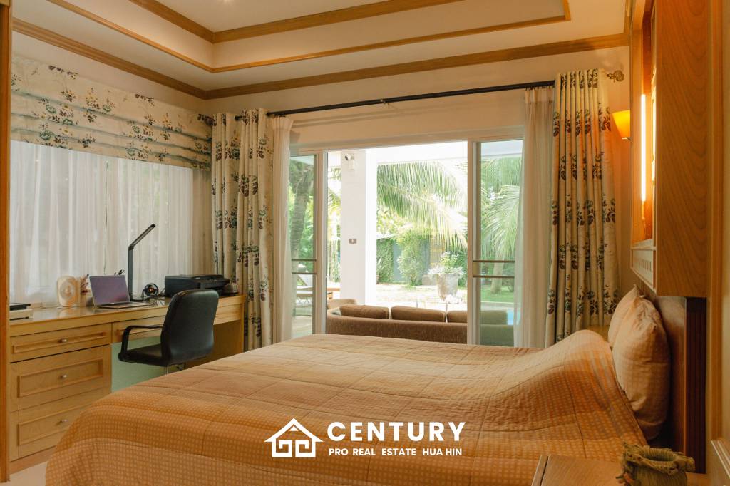 GROVE RESIDENCE HUA HIN : Luxurious 5-Bedroom Villa with quality furnished