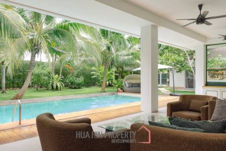 GROVE RESIDENCE HUA HIN : Luxurious 5-Bedroom Villa with quality furnished
