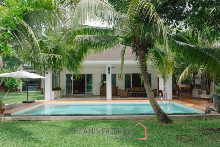 GROVE RESIDENCE HUA HIN : Luxurious 5-Bedroom Villa with quality furnished