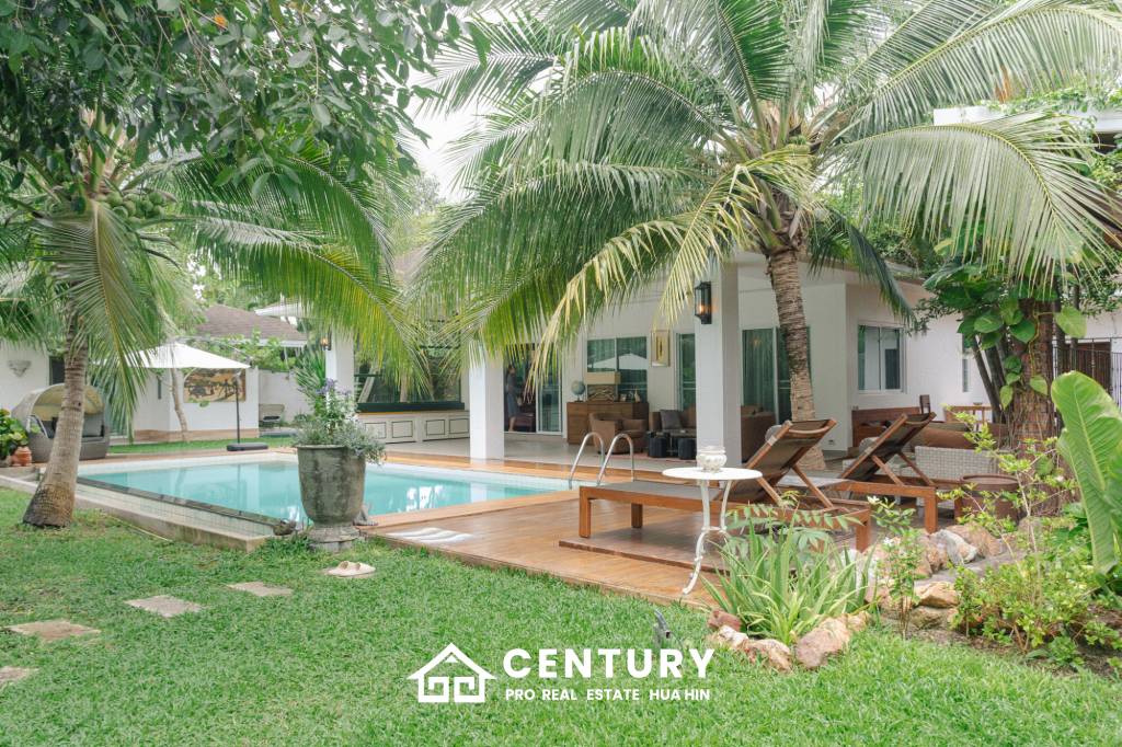 GROVE RESIDENCE HUA HIN : Luxurious 5-Bedroom Villa with quality furnished