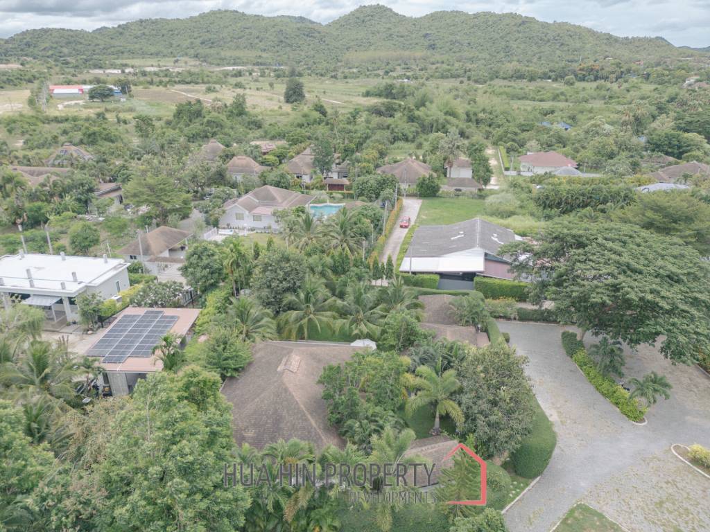 GROVE RESIDENCE HUA HIN : Luxurious 5-Bedroom Villa with quality furnished