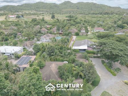 GROVE RESIDENCE HUA HIN : Luxurious 5-Bedroom Villa with quality furnished