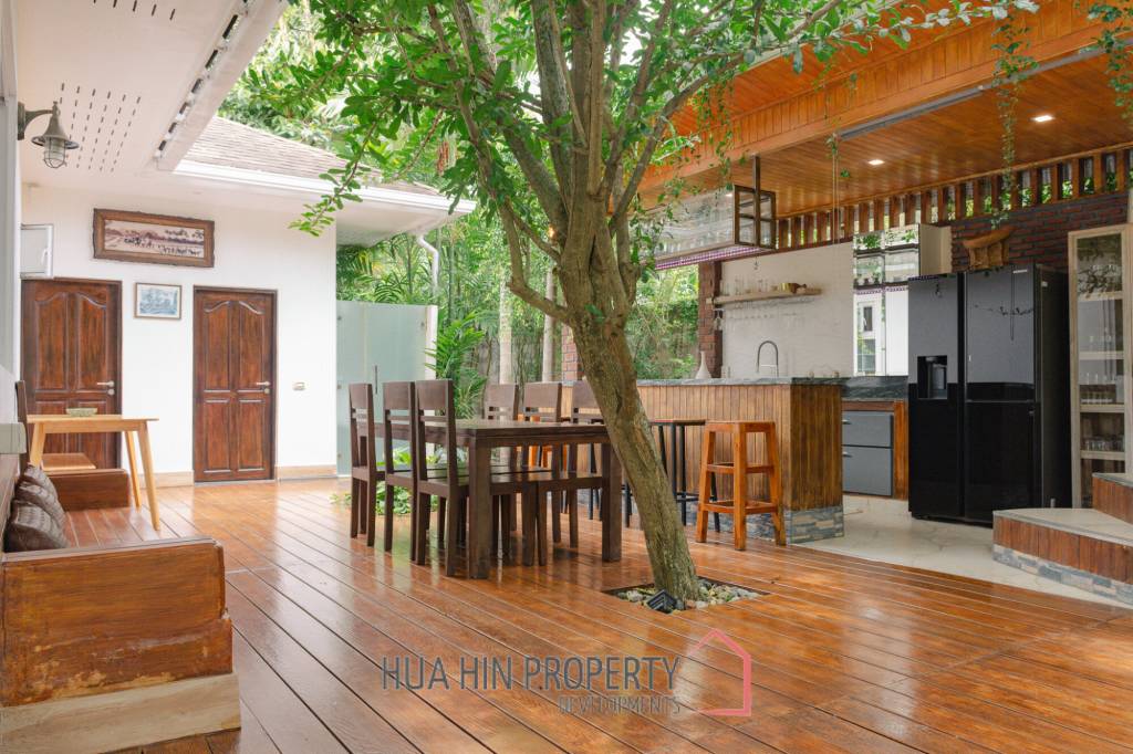 GROVE RESIDENCE HUA HIN : Luxurious 5-Bedroom Villa with quality furnished