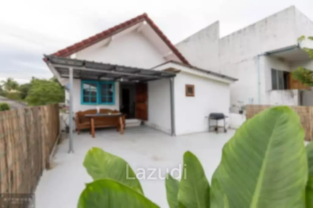 Turnkey Restaurant with Rooftop Apartment – Just 200m from Mae Nam Beach