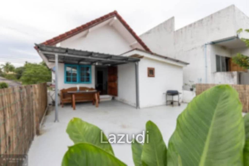 Turnkey Restaurant with Rooftop Apartment – Just 200m from Mae Nam Beach