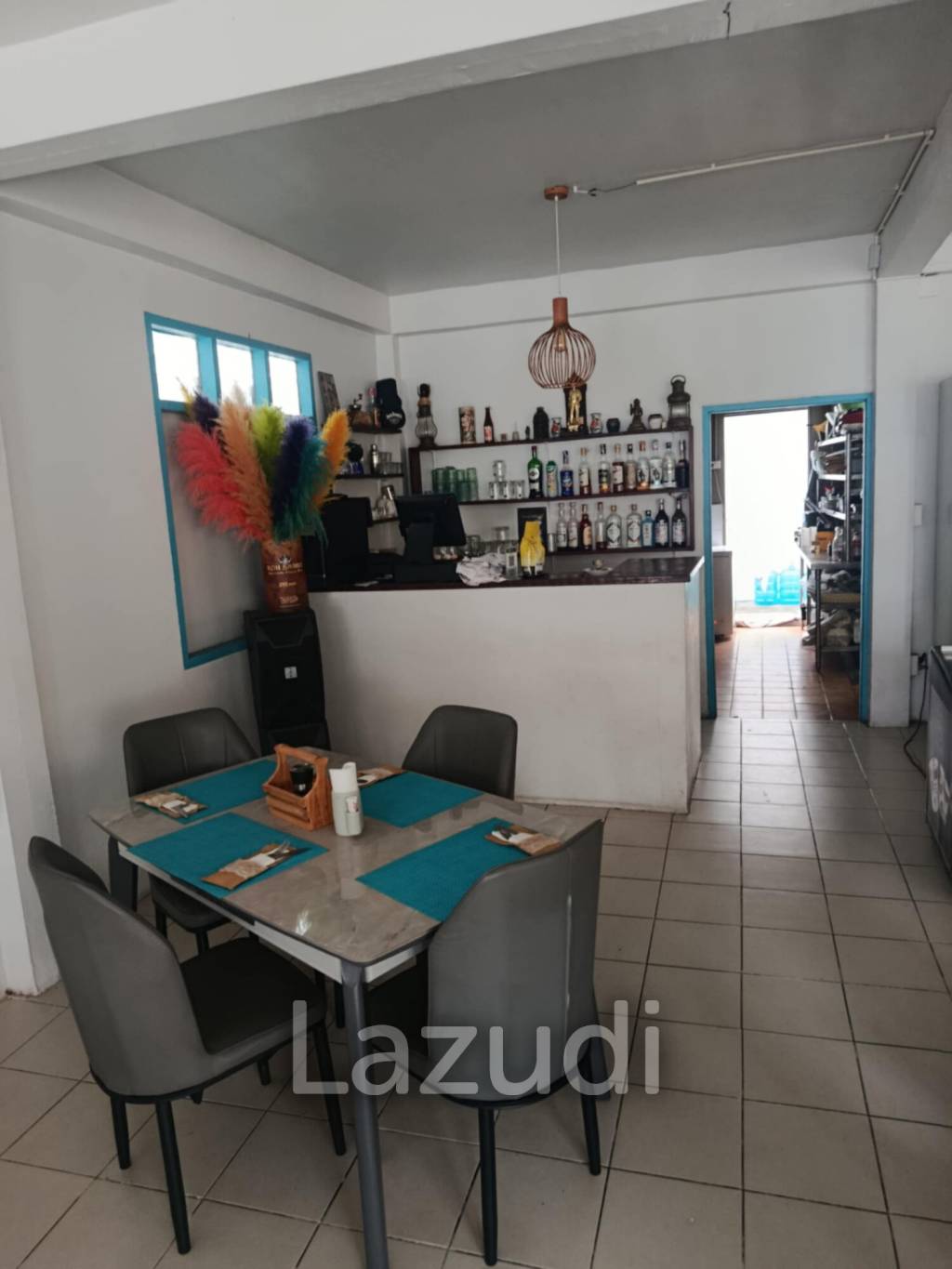 Turnkey Restaurant with Rooftop Apartment – Just 200m from Mae Nam Beach