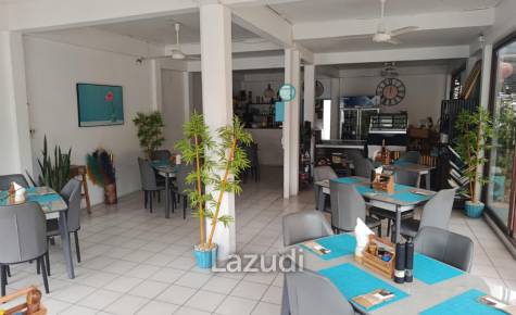 Turnkey Restaurant with Rooftop Apartment – Just 200m from Mae Nam Beach