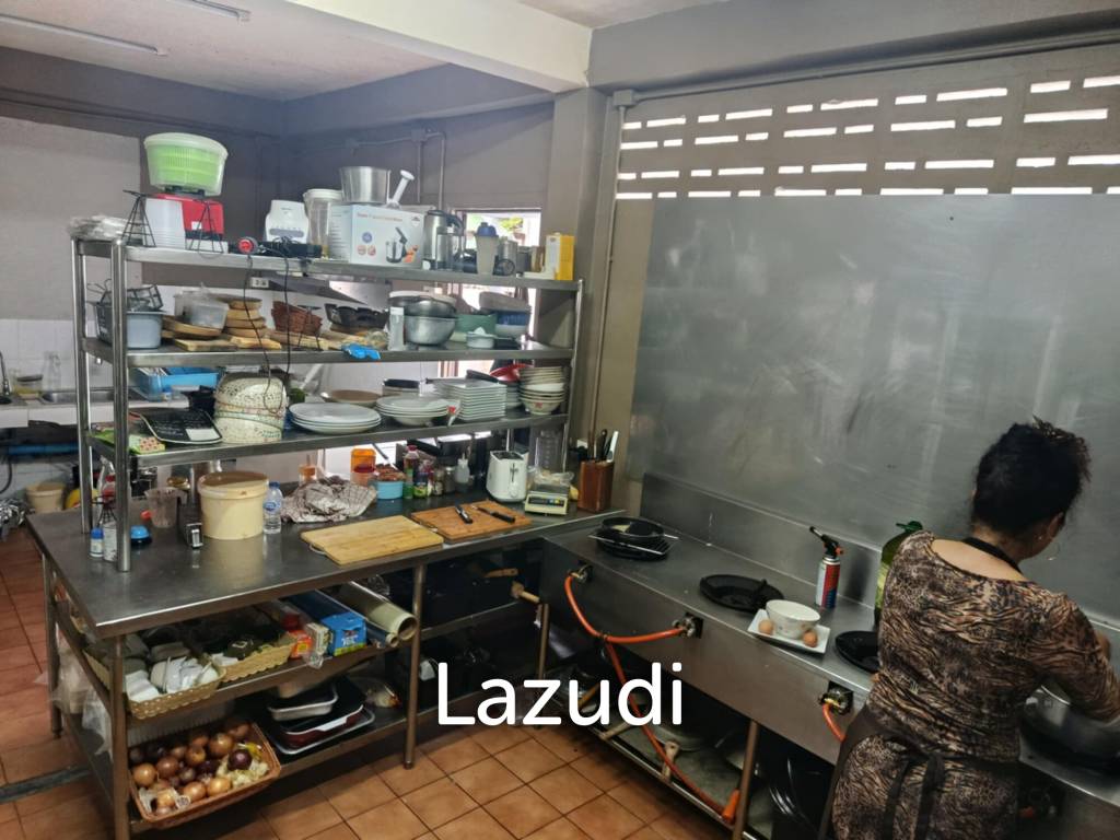 Turnkey Restaurant with Rooftop Apartment – Just 200m from Mae Nam Beach