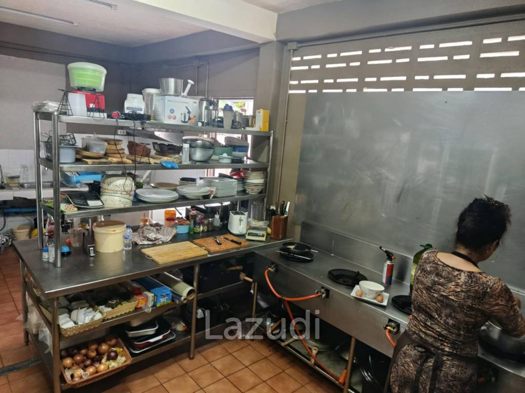 Turnkey Restaurant with Rooftop Apartment – Just 200m from Mae Nam Beach